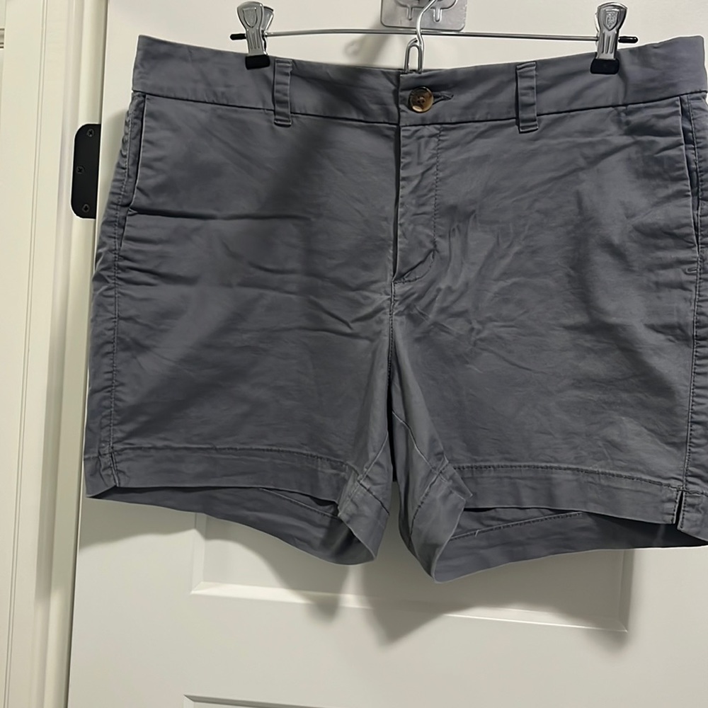 Old Navy gray short. Women size 12.